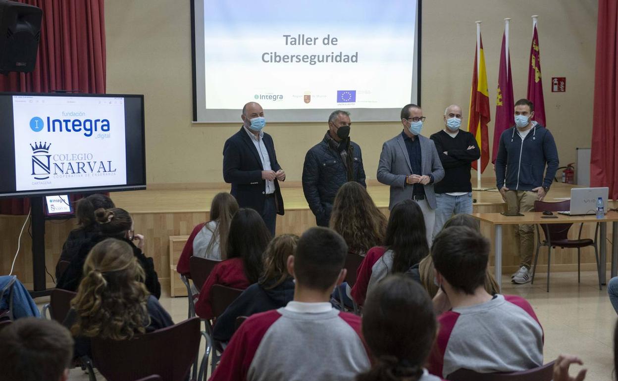 Un grupo de alumnos, durante uno de los talleres de ciberseguridad. 