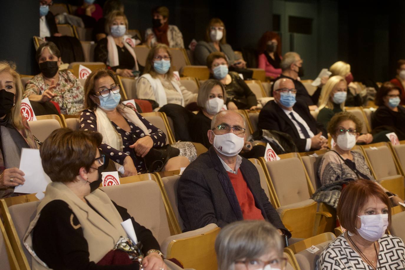 Fotos: Juan José Pedreño agradece a los profesionales jubilados en 2020 y 2021 su labor en el área de salud I de la Arrixaca