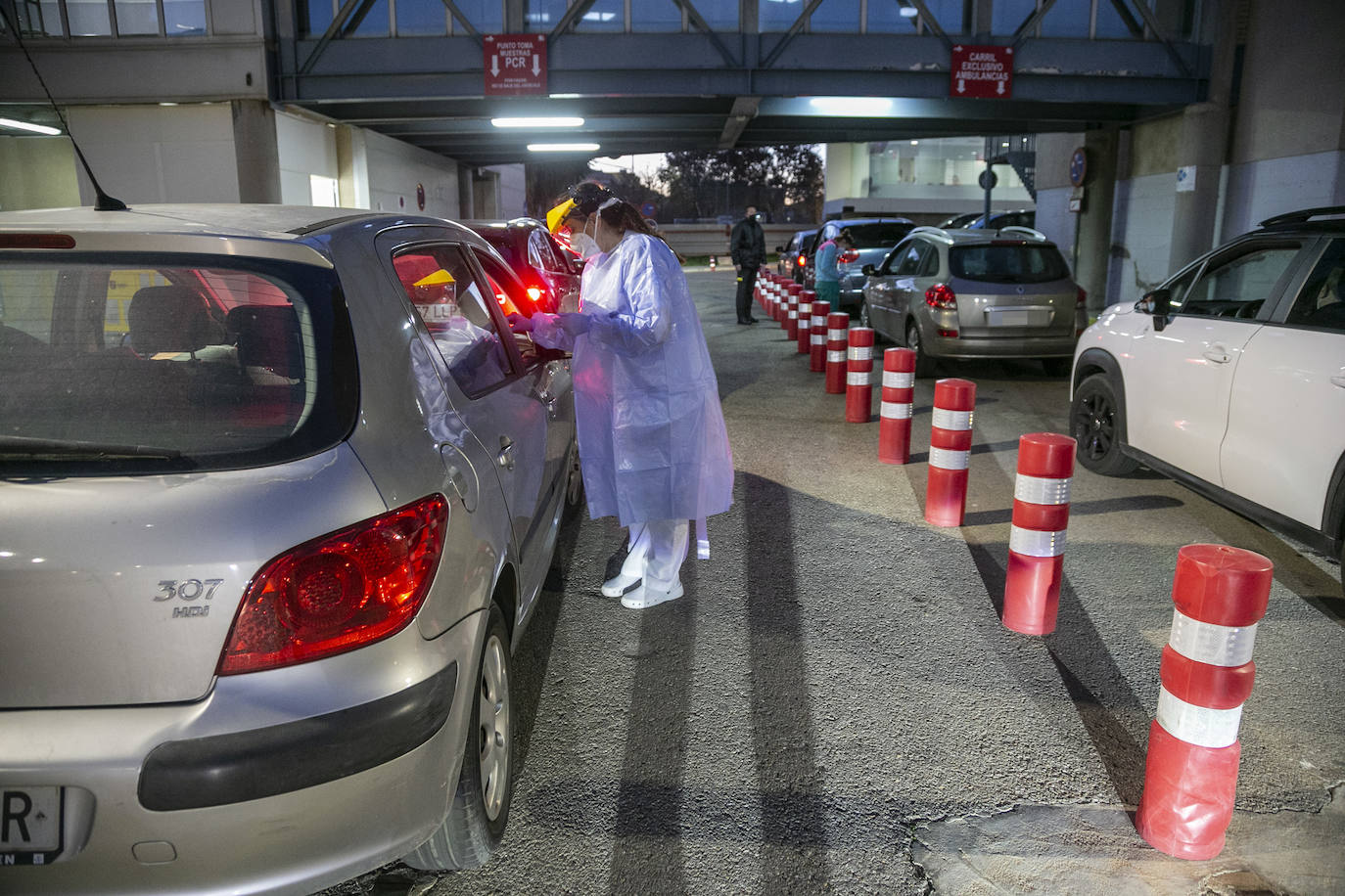 Fotos: Colas para las pruebas PCR en Cartagena