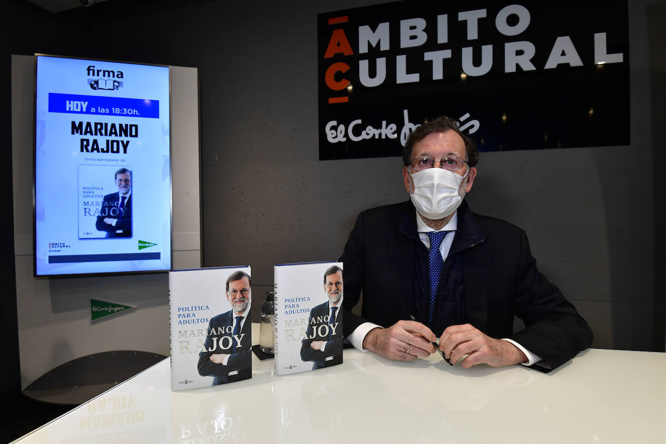 Fotos: Mariano Rajoy firma &#039;Política para adultos&#039; en Murcia