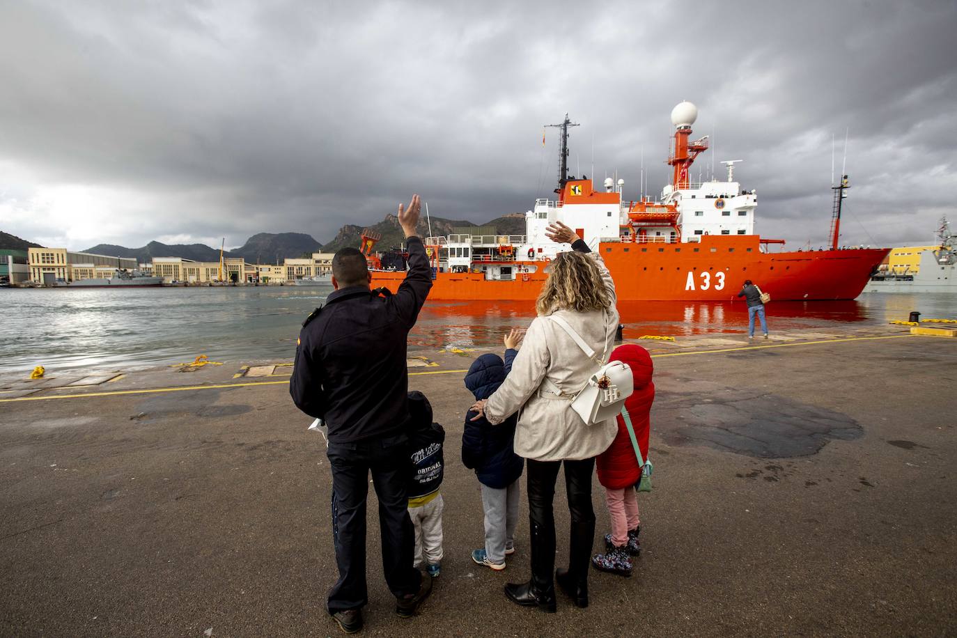 Fotos: El &#039;Hespérides&#039; zarpa desde el arsenal de Cartagena hacia la Antártida en &#039;modo burbuja&#039;