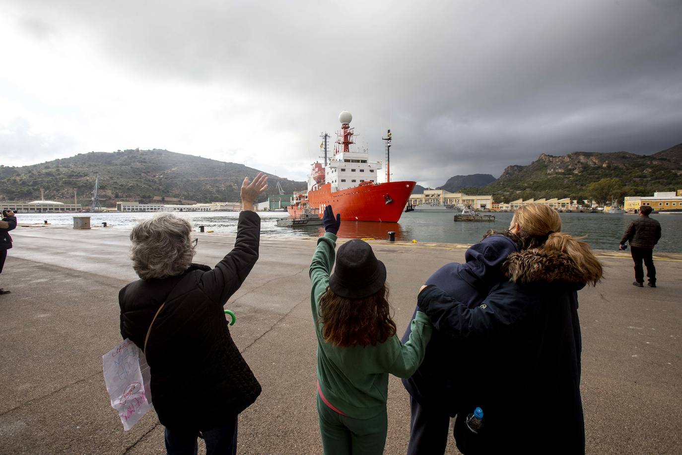 Fotos: El &#039;Hespérides&#039; zarpa desde el arsenal de Cartagena hacia la Antártida en &#039;modo burbuja&#039;