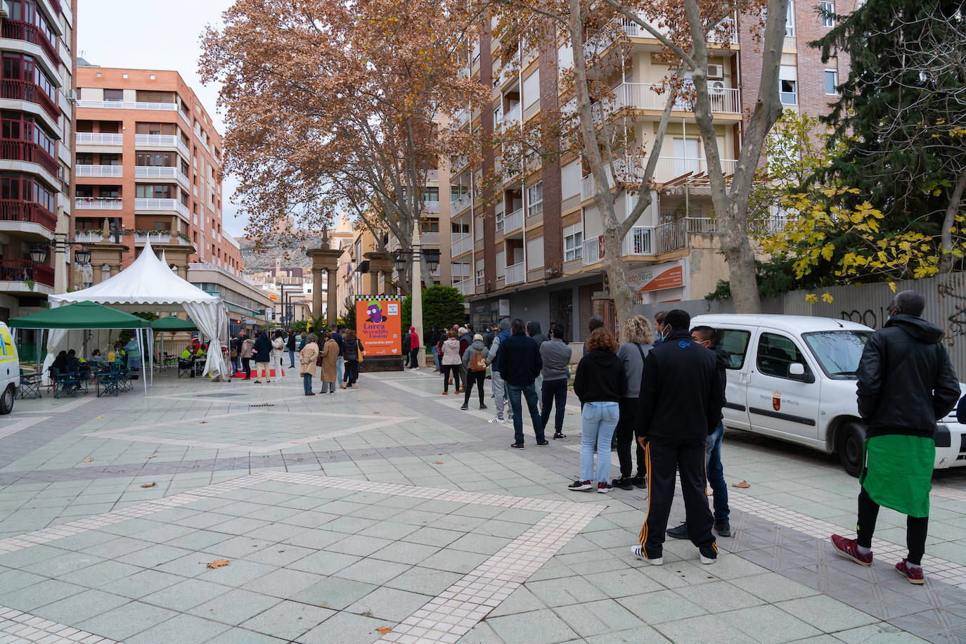 Fotos: Más de 350 vacunados en el punto móvil instalado en Lorca