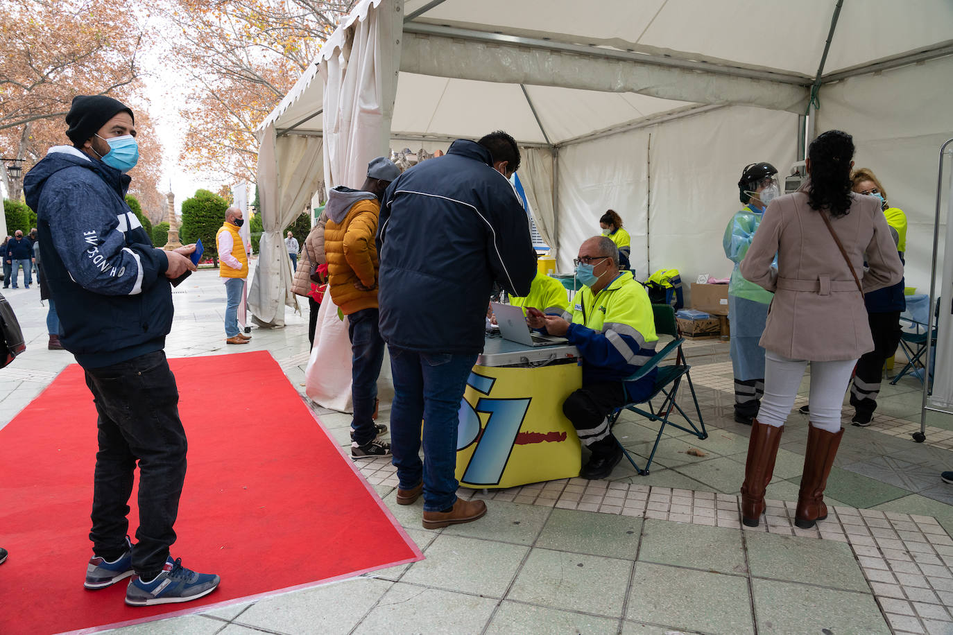 Fotos: Más de 350 vacunados en el punto móvil instalado en Lorca