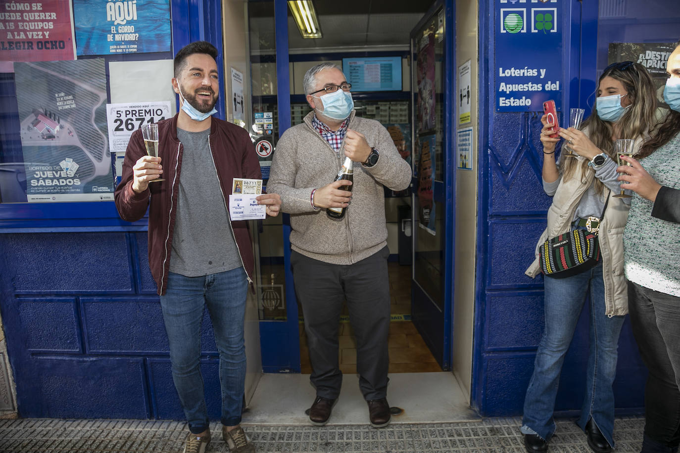 Fotos: La administración El Popeye de Los Dolores de Cartagena reparte 6,9 millones con un quinto premio