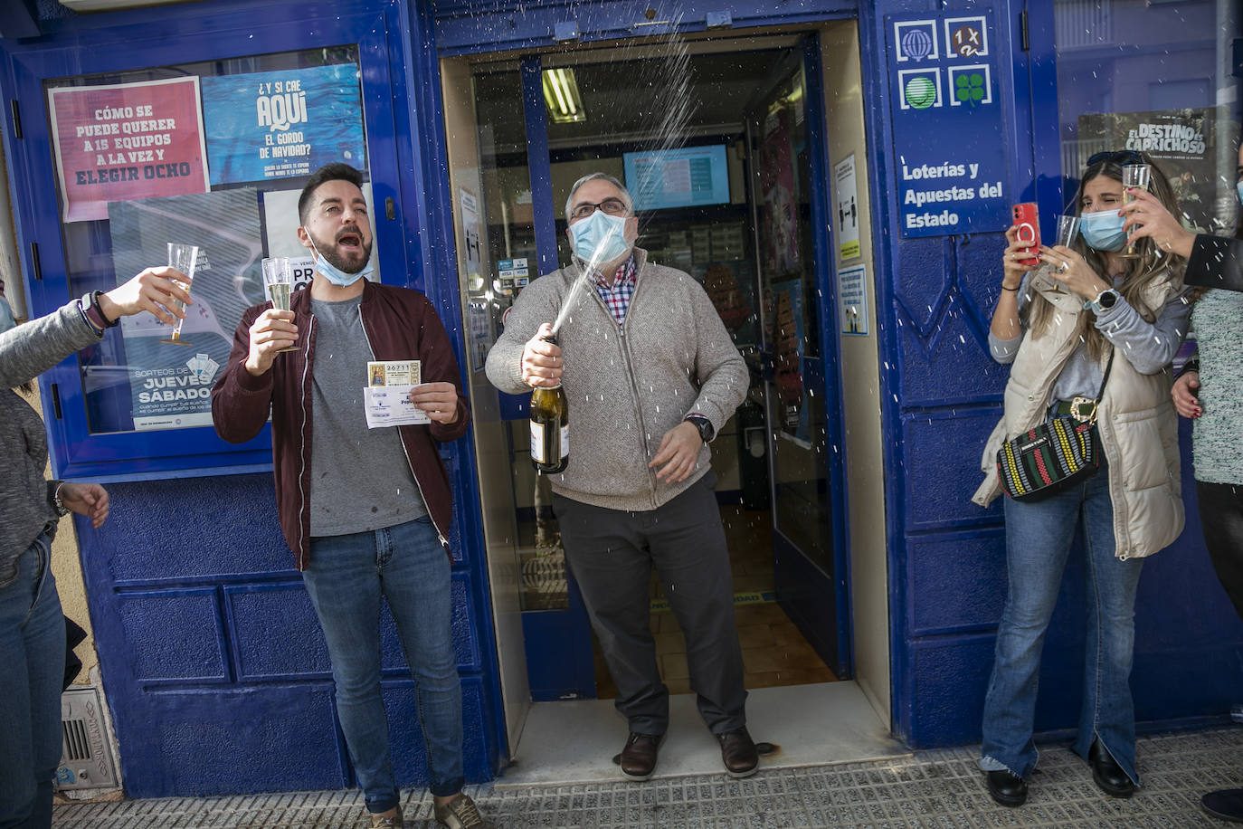 Fotos: La administración El Popeye de Los Dolores de Cartagena reparte 6,9 millones con un quinto premio