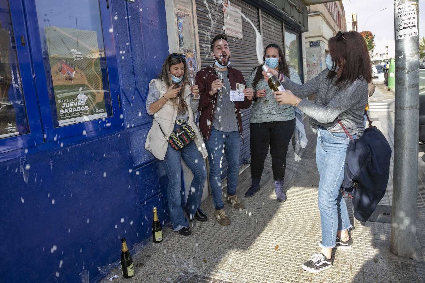Fotos: La administración El Popeye de Los Dolores de Cartagena reparte 6,9 millones con un quinto premio