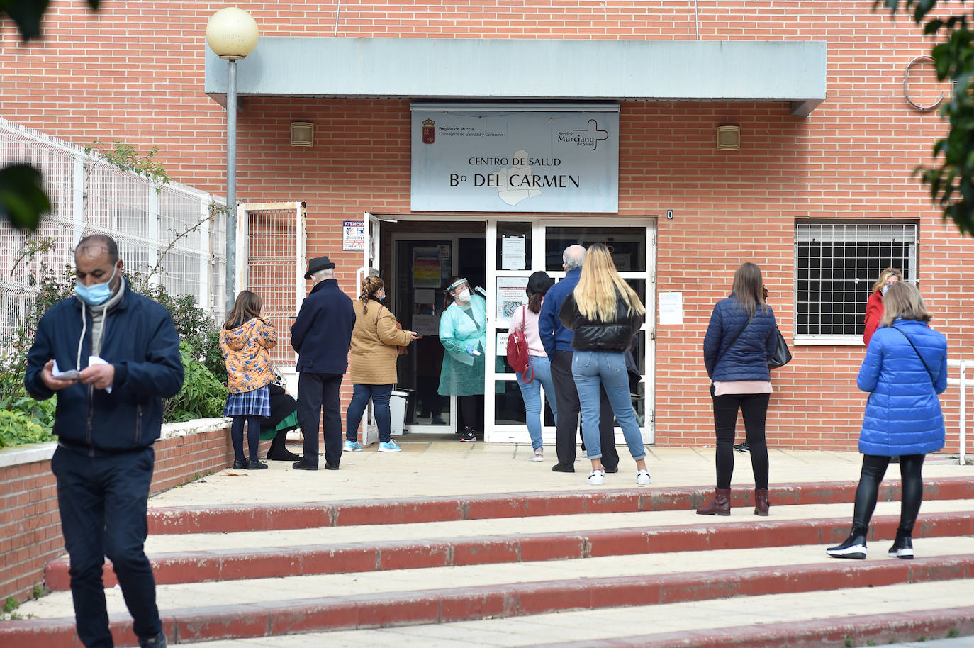 Fotos: Colas en los centros de salud de Murcia