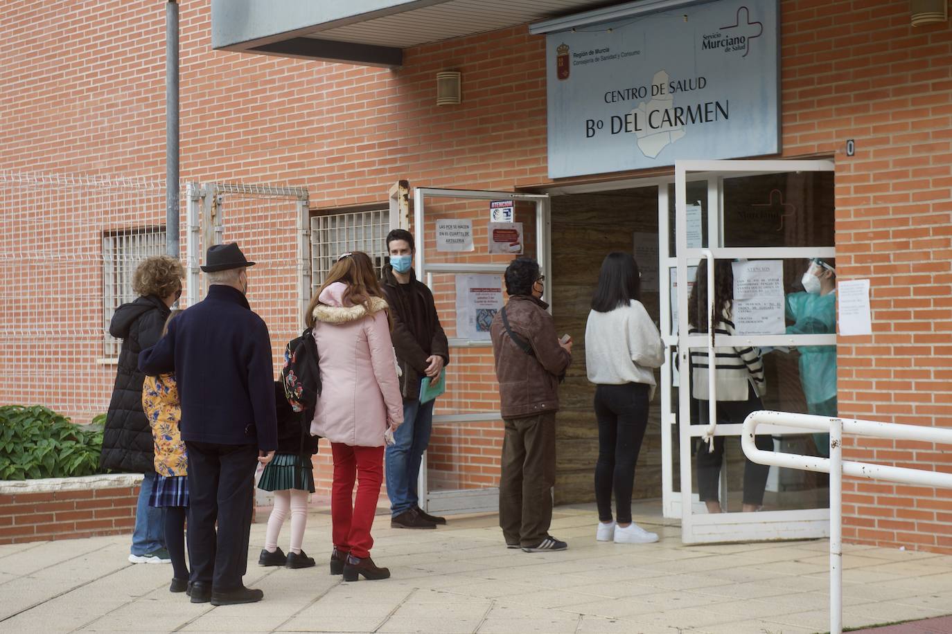 Fotos: Colas en los centros de salud de Murcia