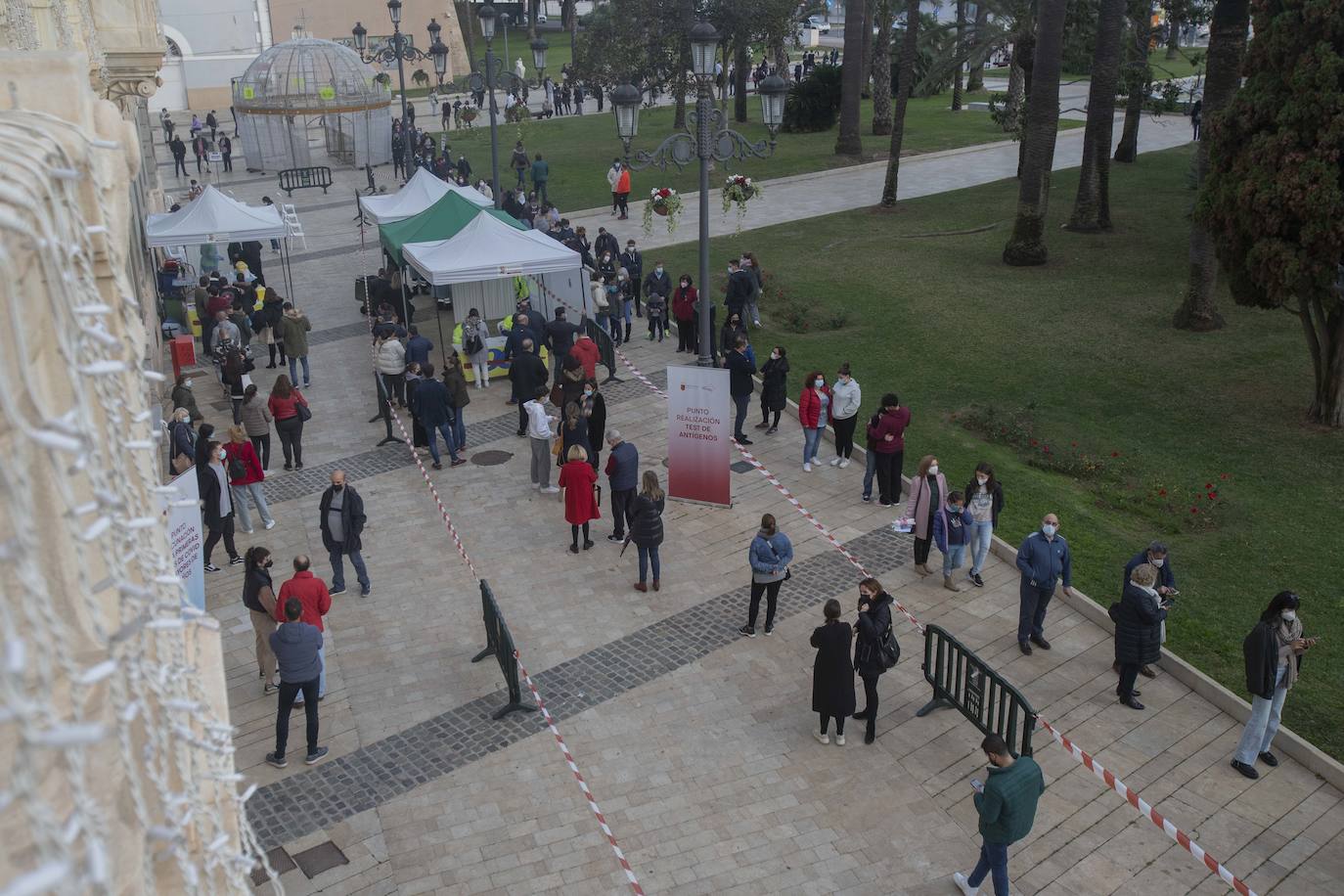 Fotos: Colas en Cartagena para hacerse un test de antígenos antes de Nochebuena