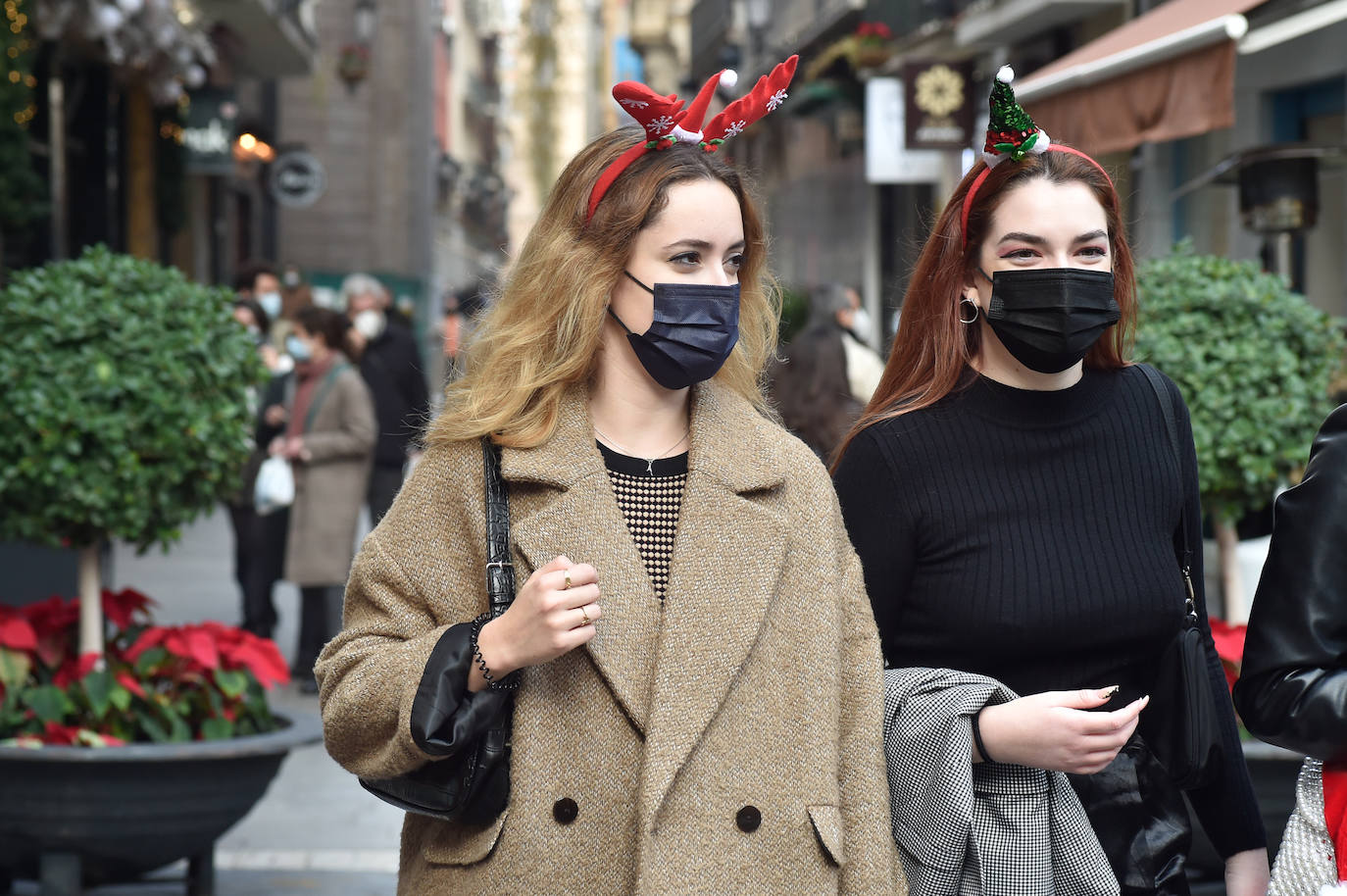 Fotos: Las mascarillas vuelven a las calles de la Región de Murcia por Navidad