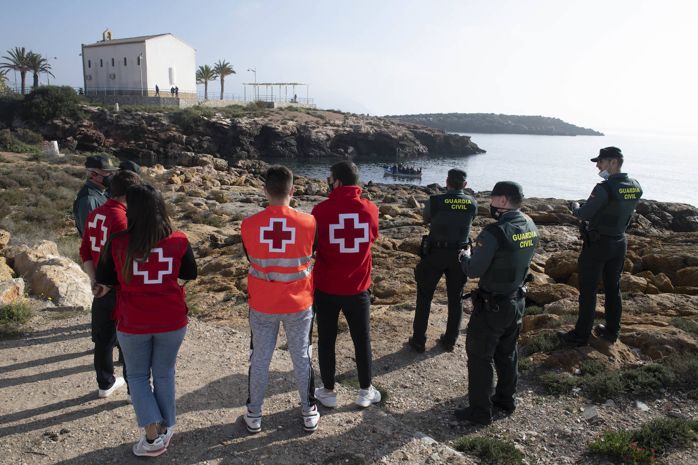 Fotos: Una patera con diez personas a bordo llega a Isla Plana, en Cartagena