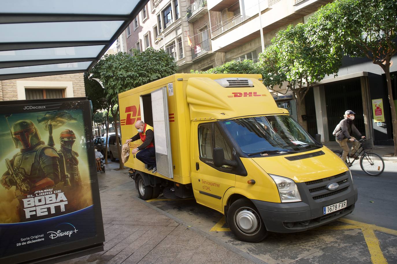 Fotos: Aumentan los repartidores durante el periodo de rebajas