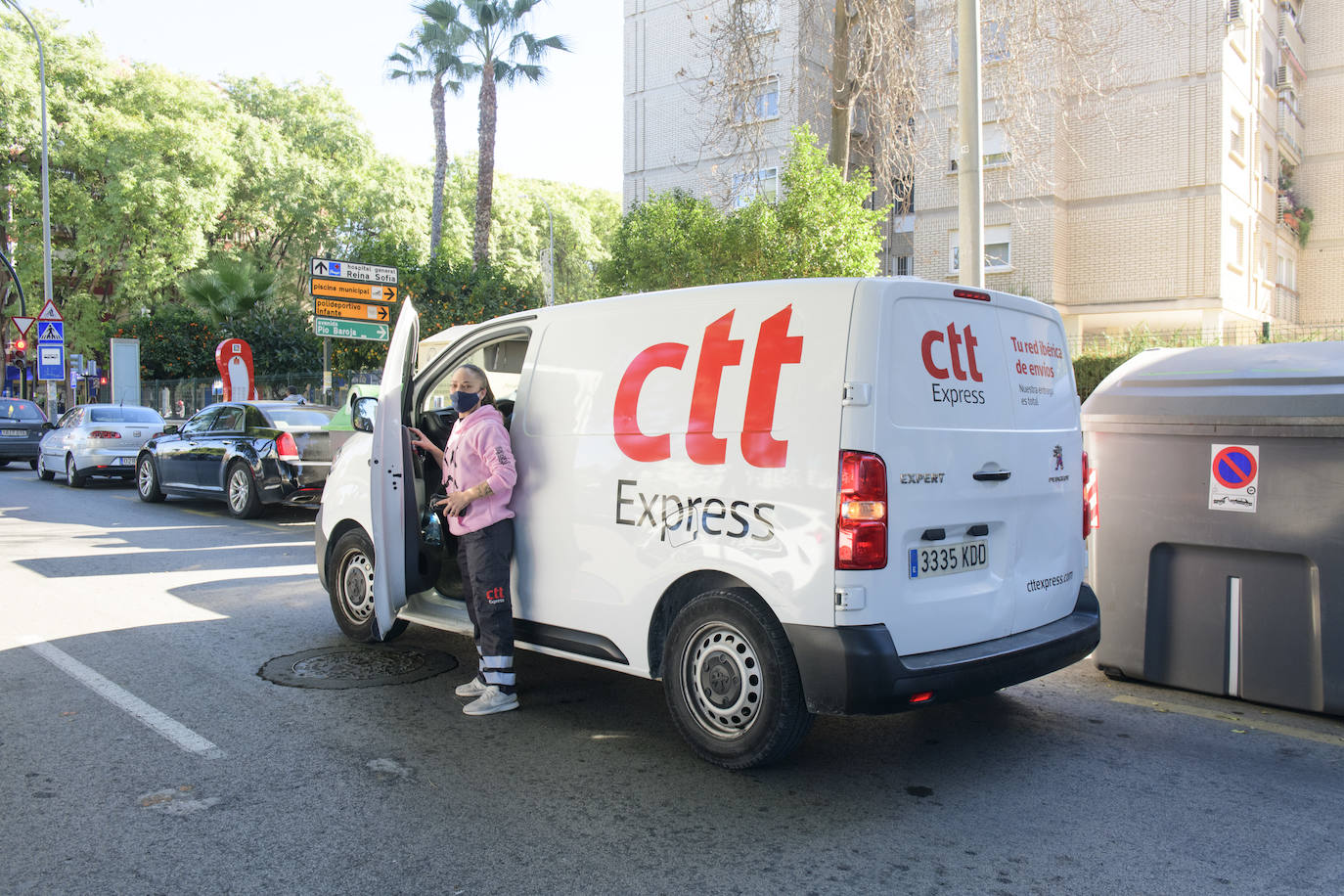 Fotos: Aumentan los repartidores durante el periodo de rebajas
