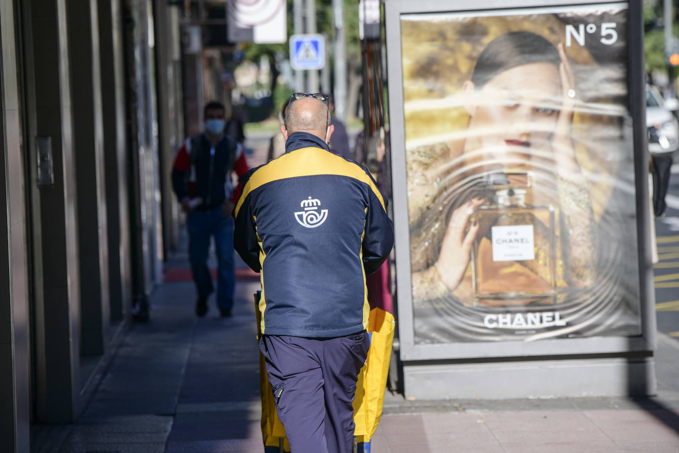 Fotos: Aumentan los repartidores durante el periodo de rebajas