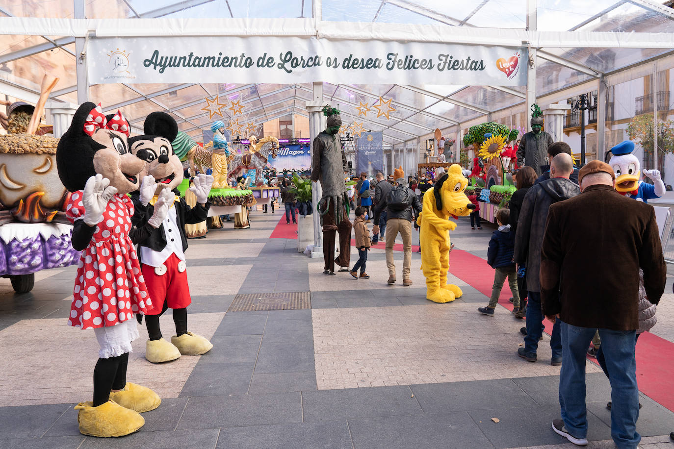 Fotos: Cabalgata de los Reyes Magos estática en la plaza de España de Lorca