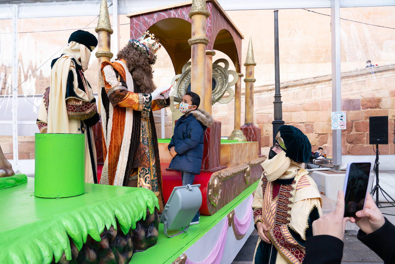 Fotos: Cabalgata de los Reyes Magos estática en la plaza de España de Lorca