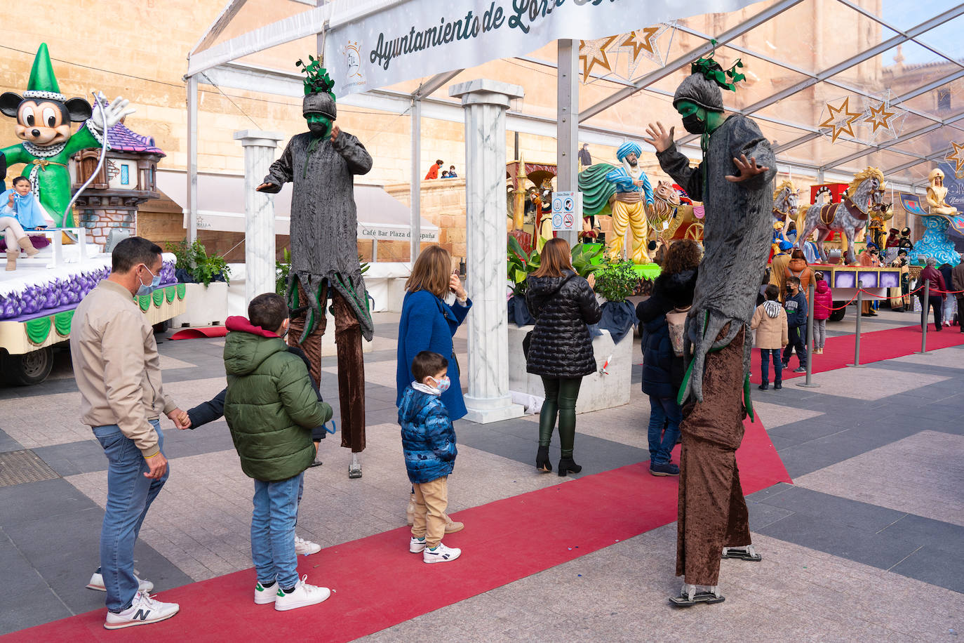Fotos: Cabalgata de los Reyes Magos estática en la plaza de España de Lorca