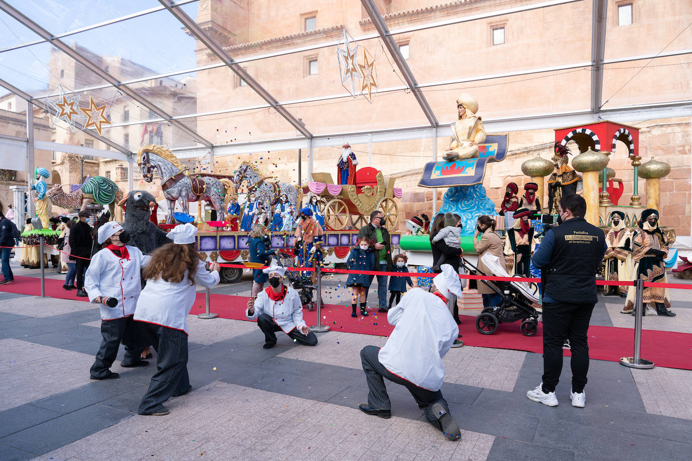 Fotos: Cabalgata de los Reyes Magos estática en la plaza de España de Lorca
