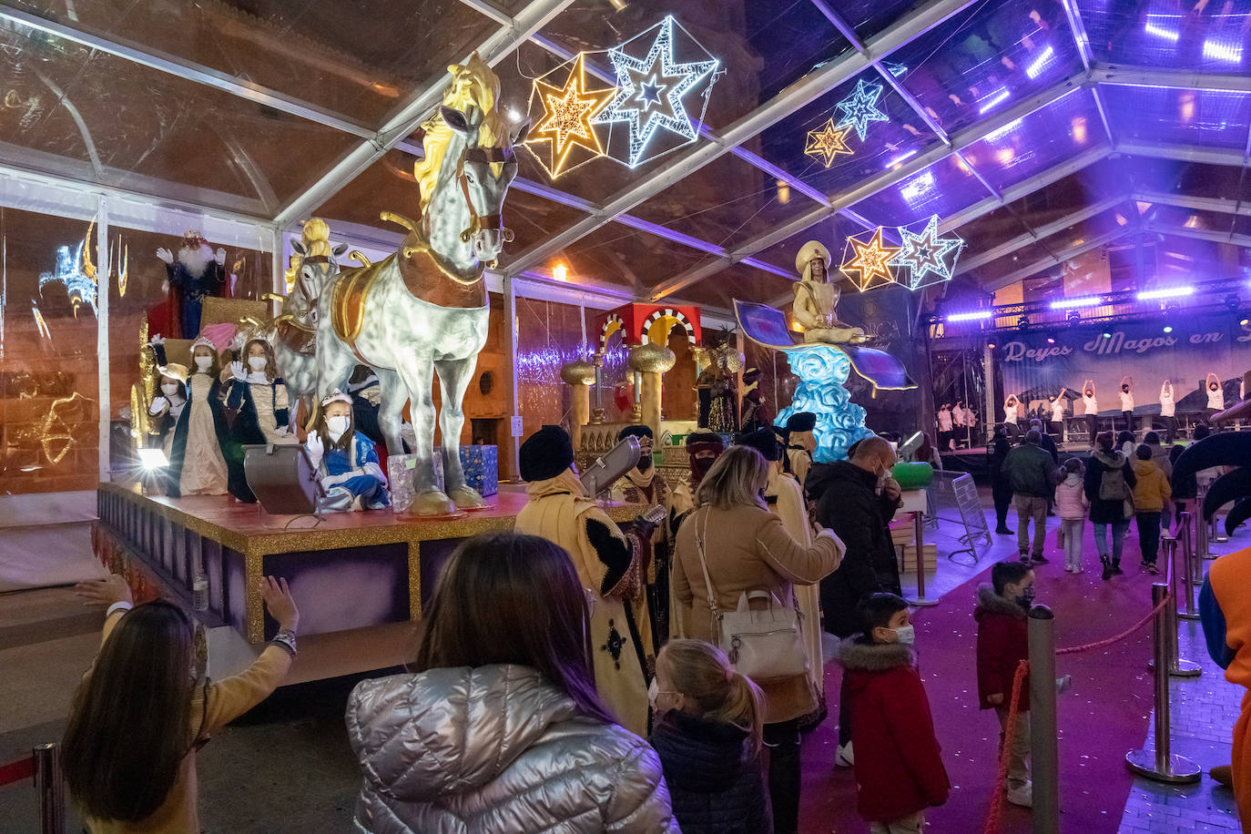 Fotos: Cabalgata de los Reyes Magos estática en la plaza de España de Lorca