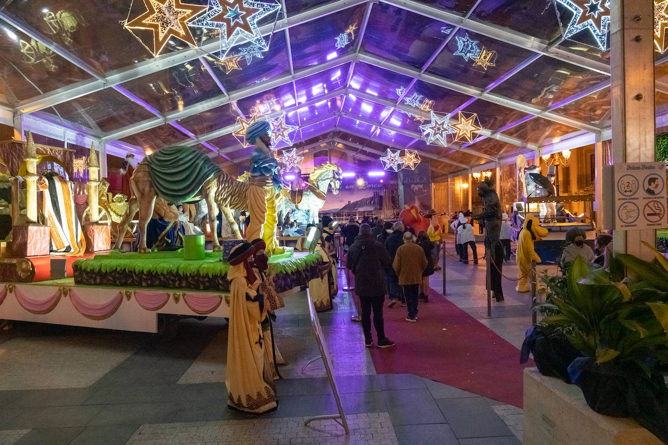 Fotos: Cabalgata de los Reyes Magos estática en la plaza de España de Lorca