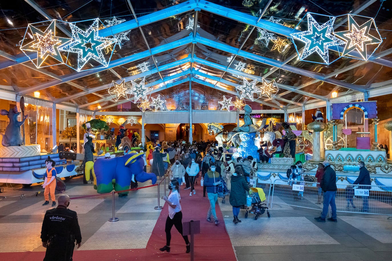 Fotos: Cabalgata de los Reyes Magos estática en la plaza de España de Lorca