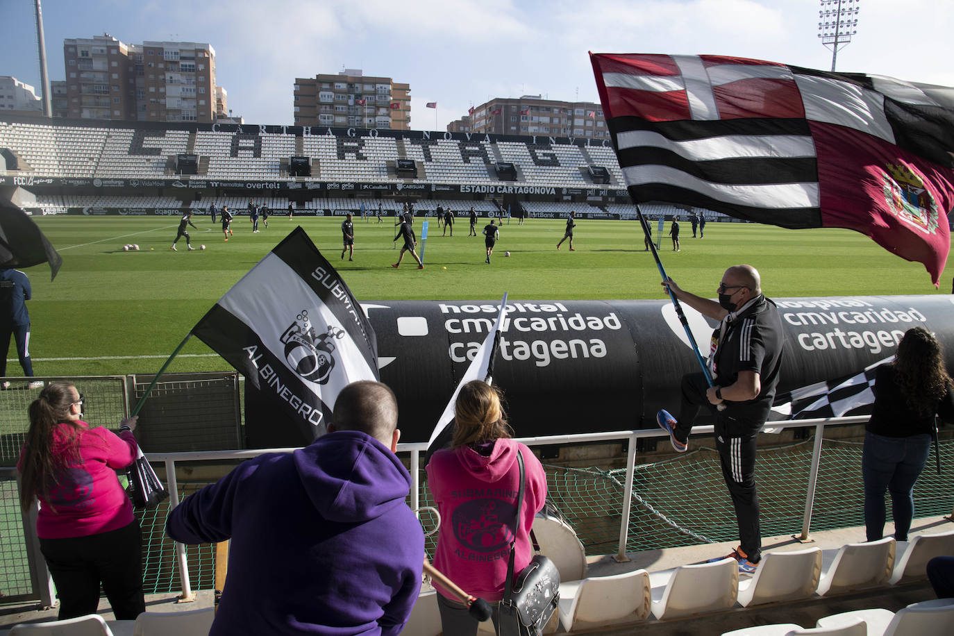 Fotos: Medio millar de fieles arropan al Cartagena en el último entrenamiento