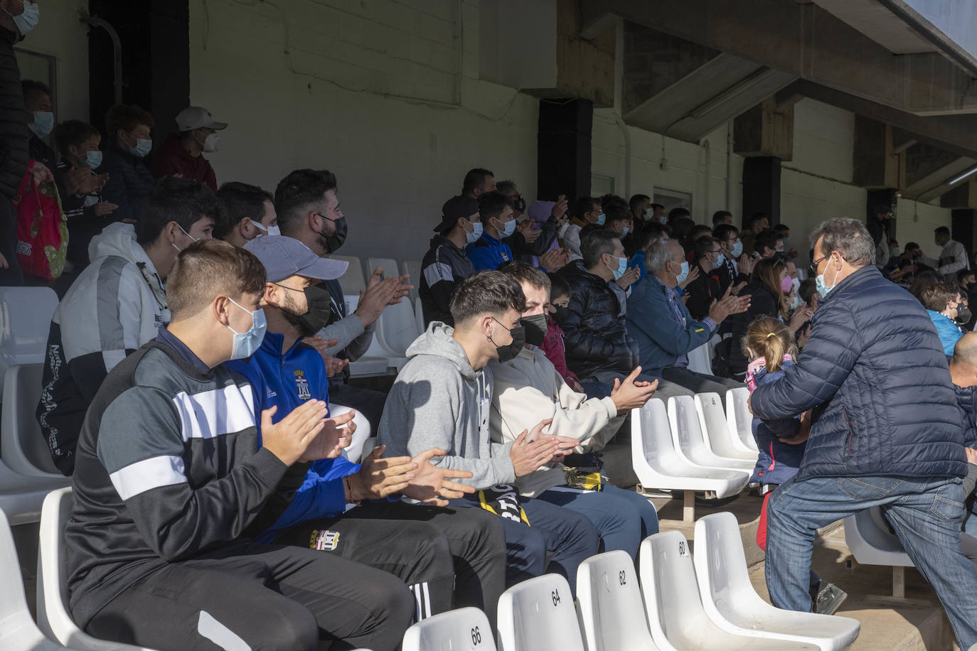 Fotos: Medio millar de fieles arropan al Cartagena en el último entrenamiento