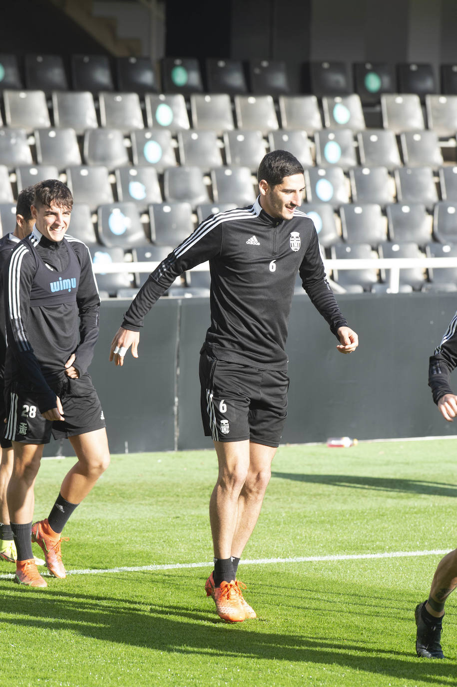 Fotos: Medio millar de fieles arropan al Cartagena en el último entrenamiento