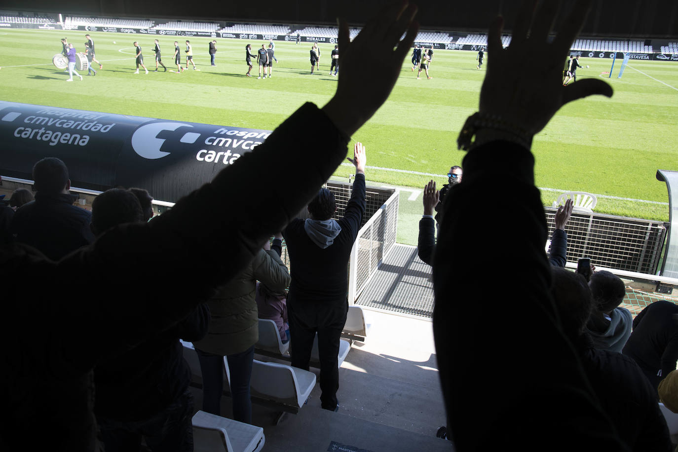 Fotos: Medio millar de fieles arropan al Cartagena en el último entrenamiento