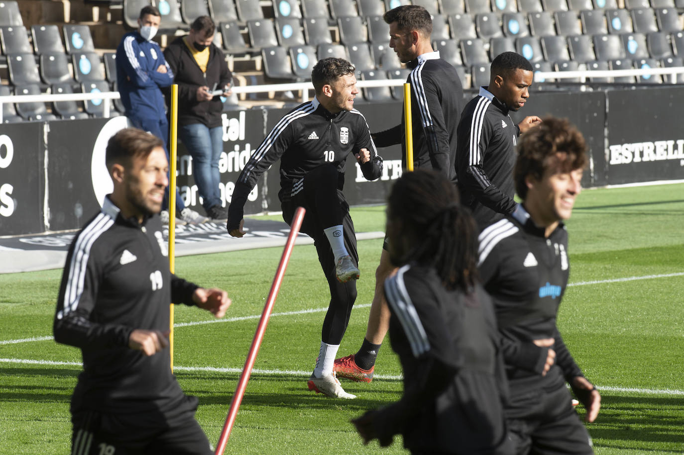 Fotos: Medio millar de fieles arropan al Cartagena en el último entrenamiento