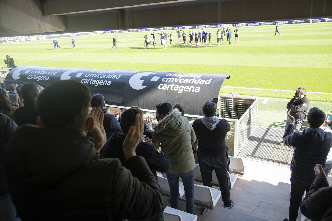 Fotos: Medio millar de fieles arropan al Cartagena en el último entrenamiento
