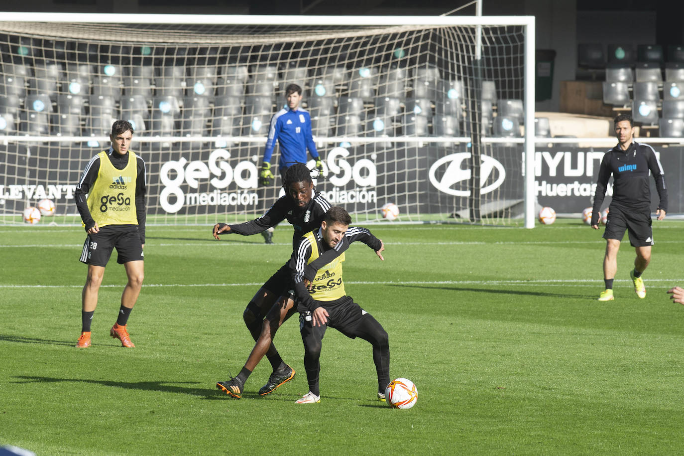Fotos: Medio millar de fieles arropan al Cartagena en el último entrenamiento