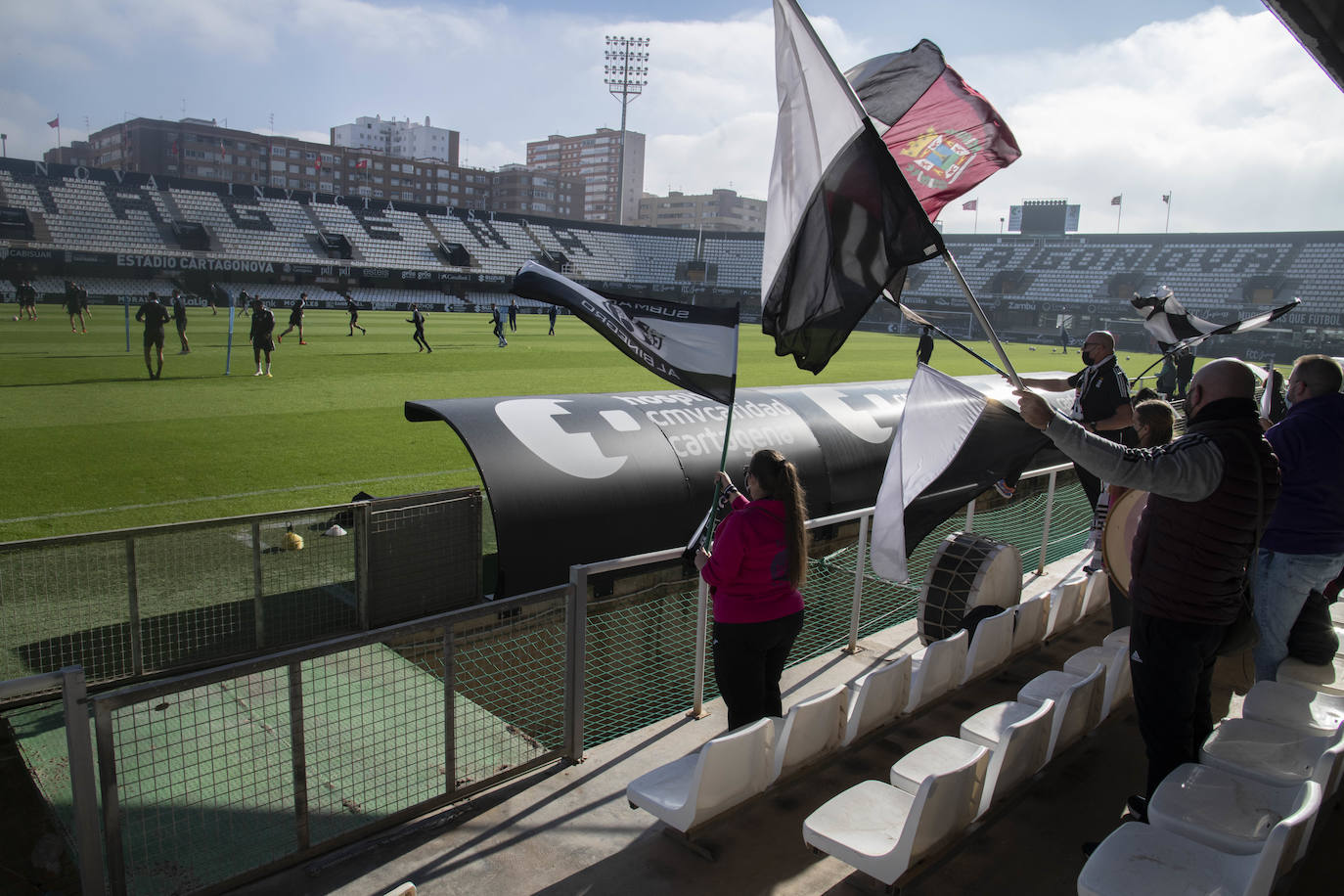 Fotos: Medio millar de fieles arropan al Cartagena en el último entrenamiento