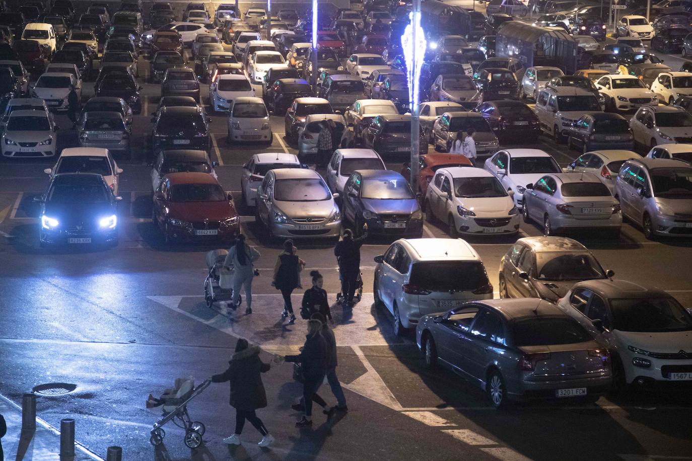 Fotos: Las rebajas y los Reyes animan las ventas en Cartagena