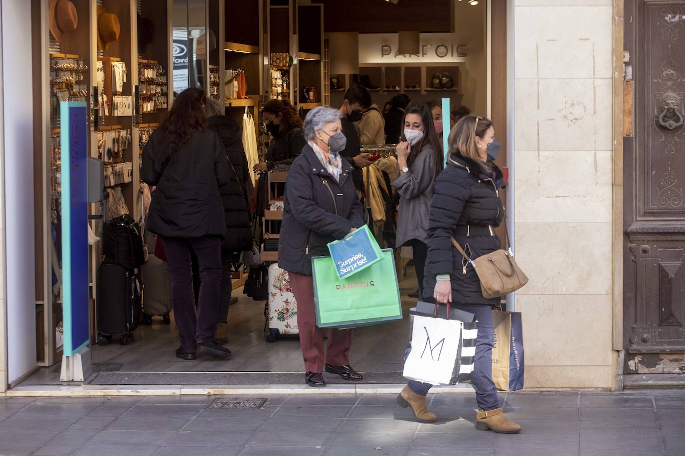 Fotos: Las rebajas y los Reyes animan las ventas en Cartagena