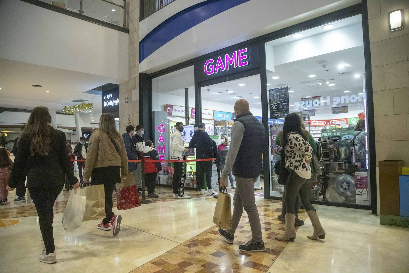 Fotos: Las rebajas y los Reyes animan las ventas en Cartagena