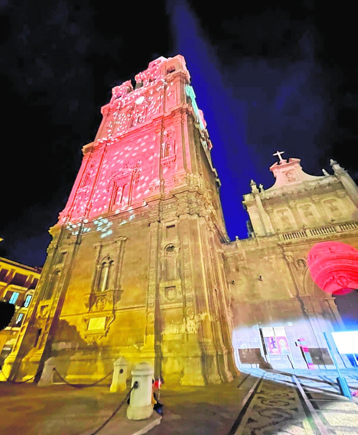 La torre de la Catedral, iluminada por su V centenario. 