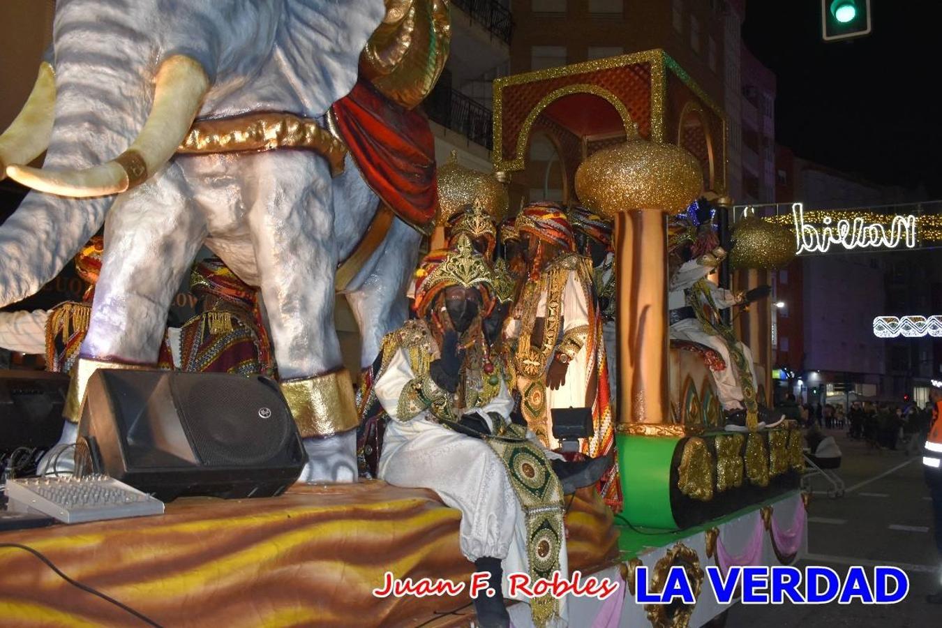 El Cortejo Real que precedía a las carrozas del Melchor, Gaspar y Baltasar, estaba compuesto por distintas carrozas, espectáculos musicales y personajes de fantasía. La Policía Local y el Cuerpo de Bomberos abrieron el recorrido, seguidos de Dafne Dance Academy, Goofy & Donald, Club Gymca VeraCruz, La Sirenita, Academia de Baile EDIG, Pinocho, Escuela de Baile de la Concejalía de Deportes, Las Mariposas, Escuela de Baile Ana, La Bella y la Bestia, la Guardia de Darth Vader y la Banda de Música La Compañía.