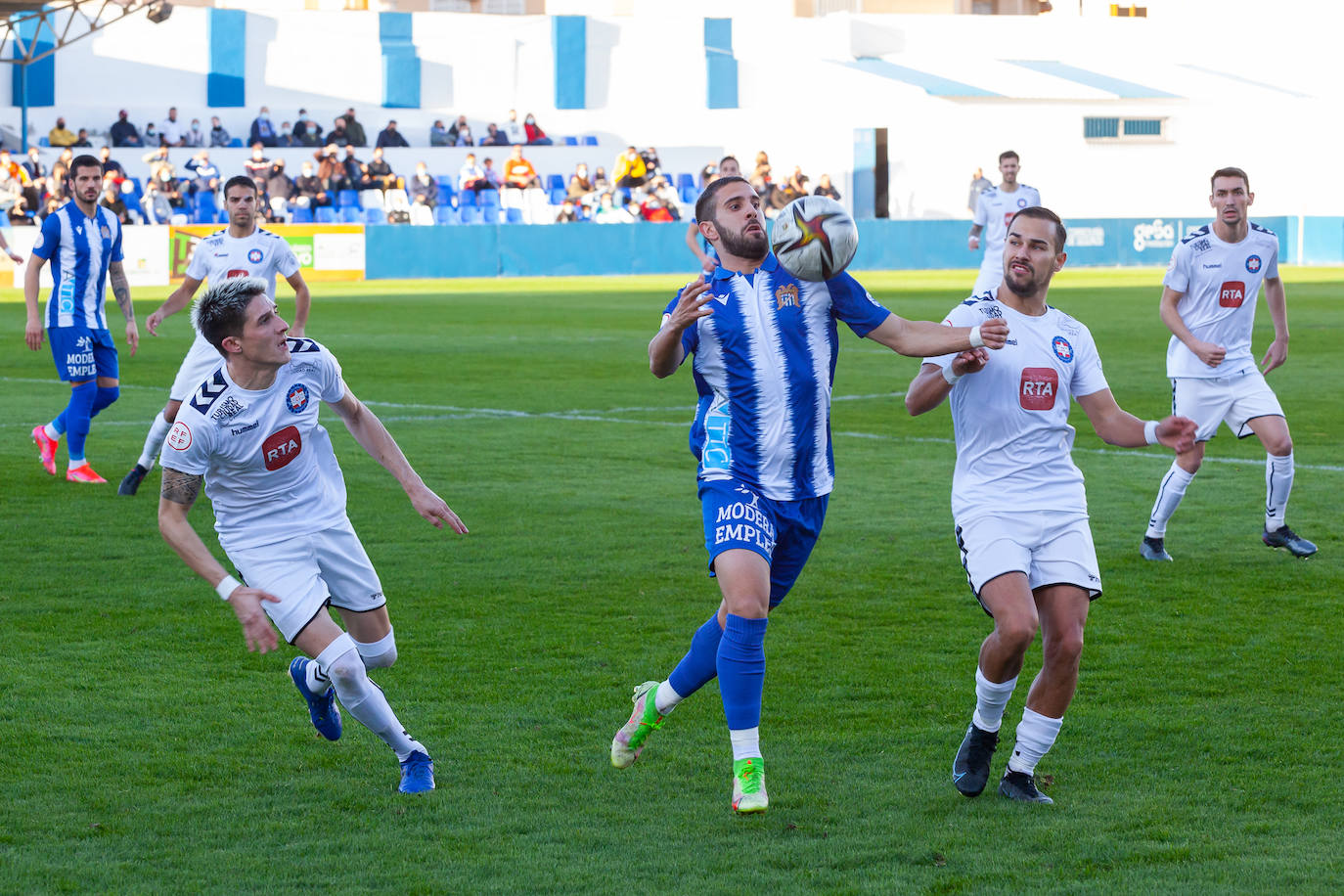 Fotos: Campillo respira en un Águilas efectivo