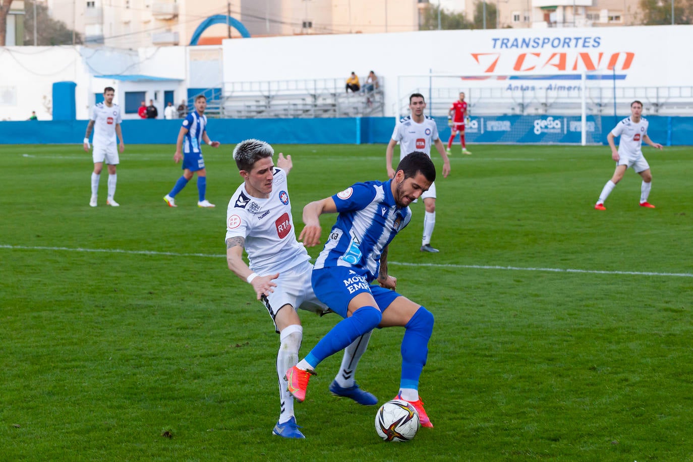 Fotos: Campillo respira en un Águilas efectivo