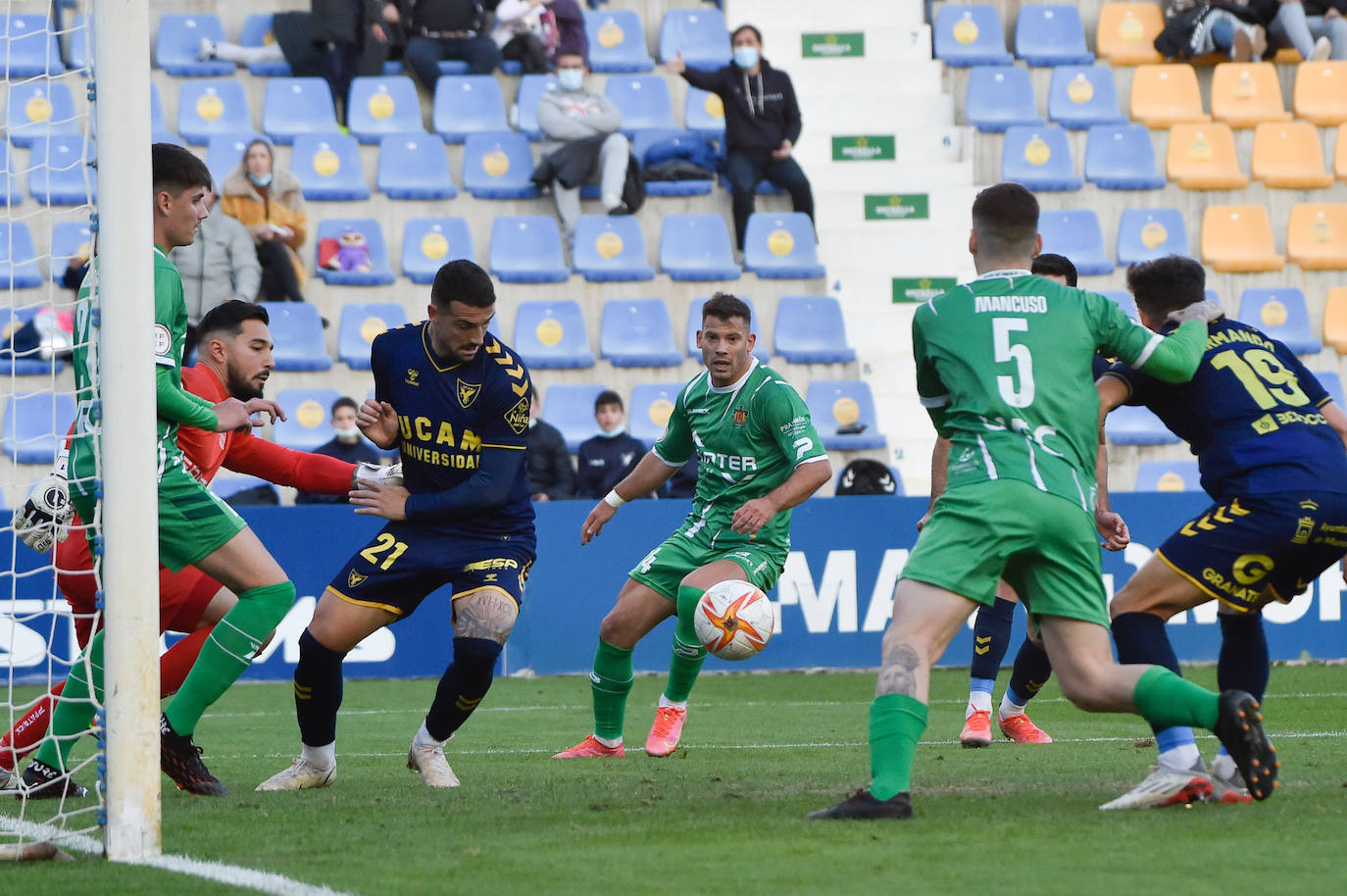 Fotos: La victoria del UCAM ante el Cornellá, en imágenes