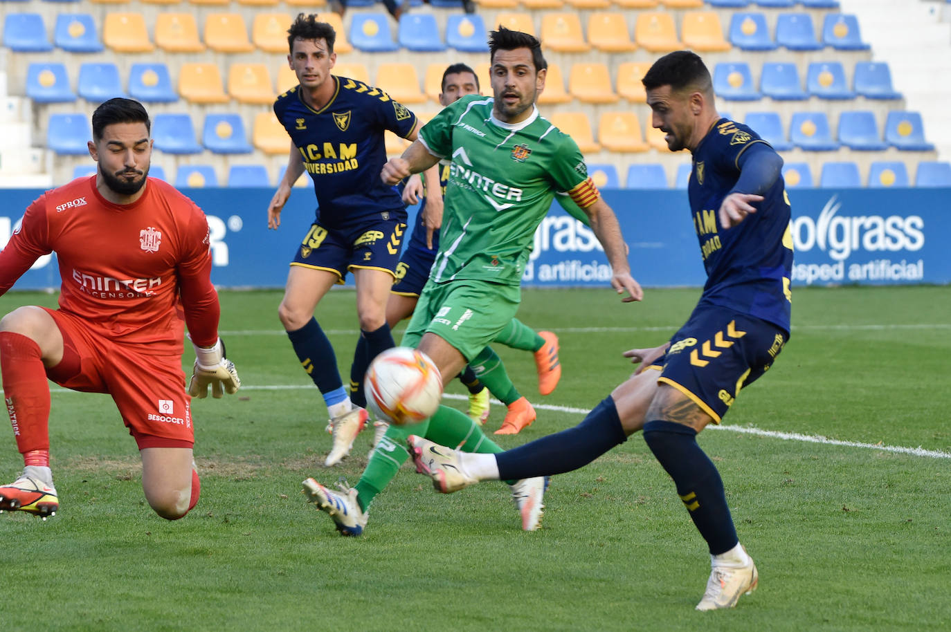 Fotos: La victoria del UCAM ante el Cornellá, en imágenes