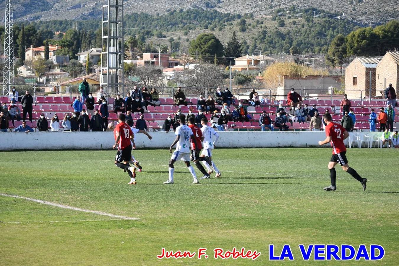 El defensa agarra a Gladison impidiendo que pueda rematar. Un empate con sabor a poco para comenzar el año en El Morao. Tras empatar el partido, el equipo caravaqueño gozó de varias oportunidades para alzarse con la victoria pero, una vez más, las decisiones arbitrales impidieron que así fuera. 