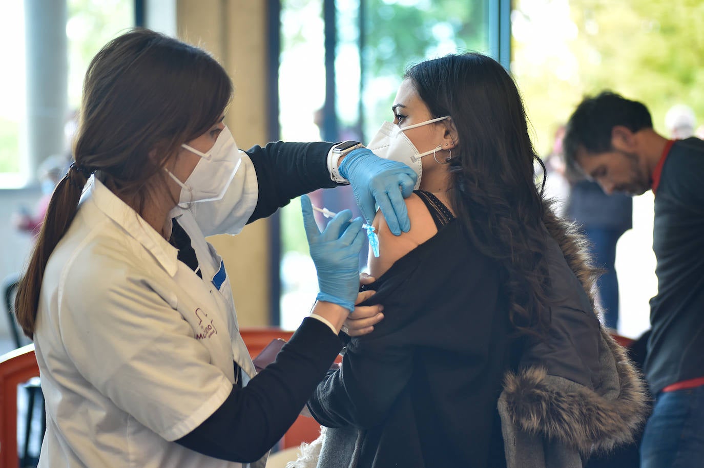 Fotos: Salud vacunó este domingo a más de 1.500 docentes en el Palacio de los Deportes de Murcia