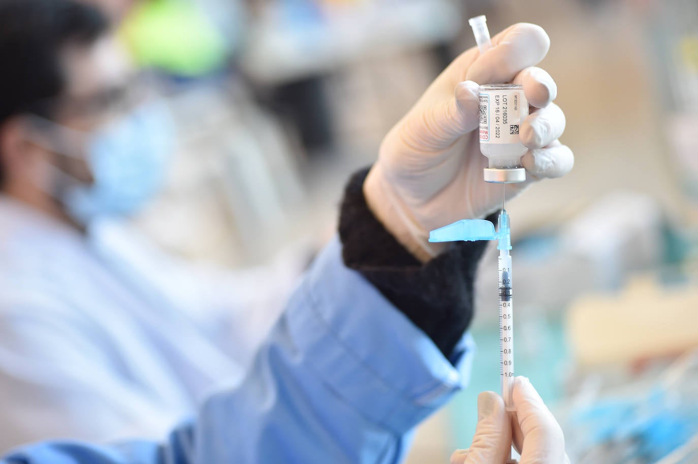 Fotos: Salud vacunó este domingo a más de 1.500 docentes en el Palacio de los Deportes de Murcia