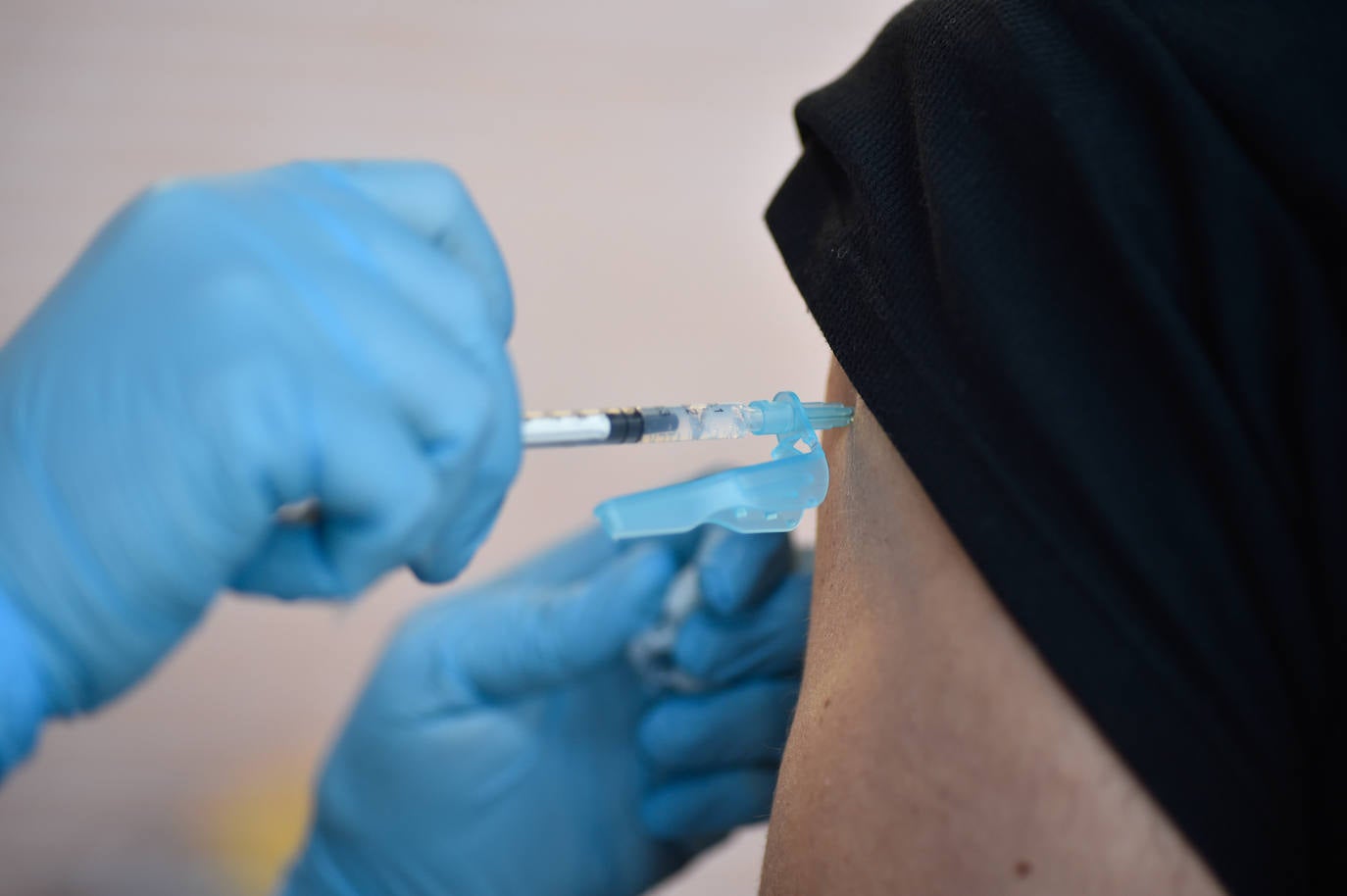 Fotos: Salud vacunó este domingo a más de 1.500 docentes en el Palacio de los Deportes de Murcia