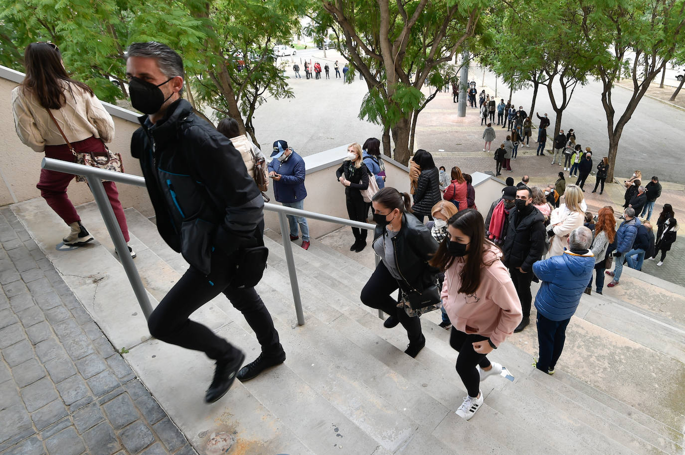 Fotos: Salud vacunó este domingo a más de 1.500 docentes en el Palacio de los Deportes de Murcia