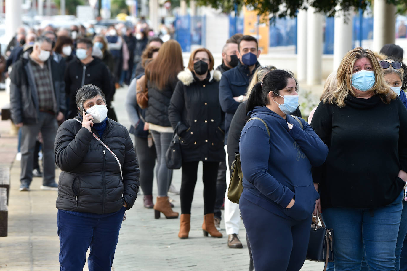 Fotos: Salud vacunó este domingo a más de 1.500 docentes en el Palacio de los Deportes de Murcia