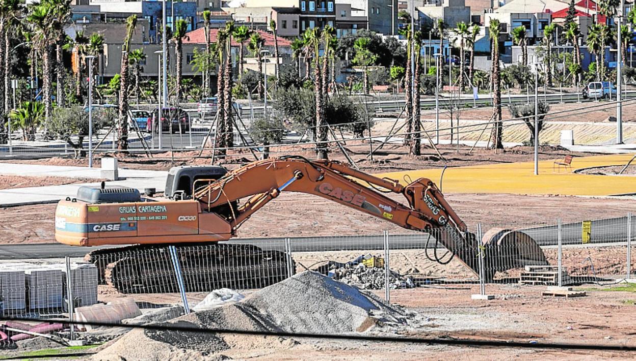Obras de urbanización del corredor verde, junto al futuro parque. 